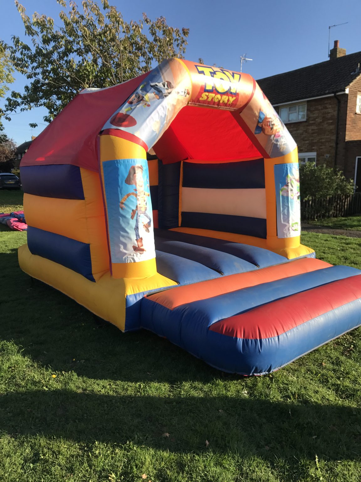 Bouncy Castle Hire - Garden Inn Pubs